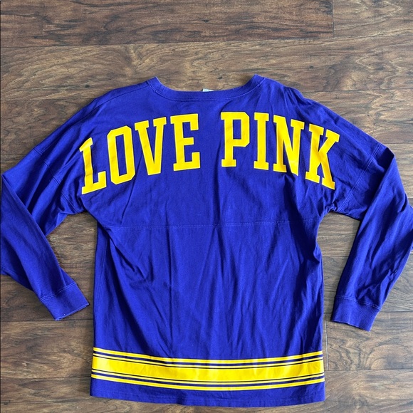 PINK Victoria's Secret Purple and Gold Long Sleeve Tee
Minnesota Vikings - Picture 5 of 6